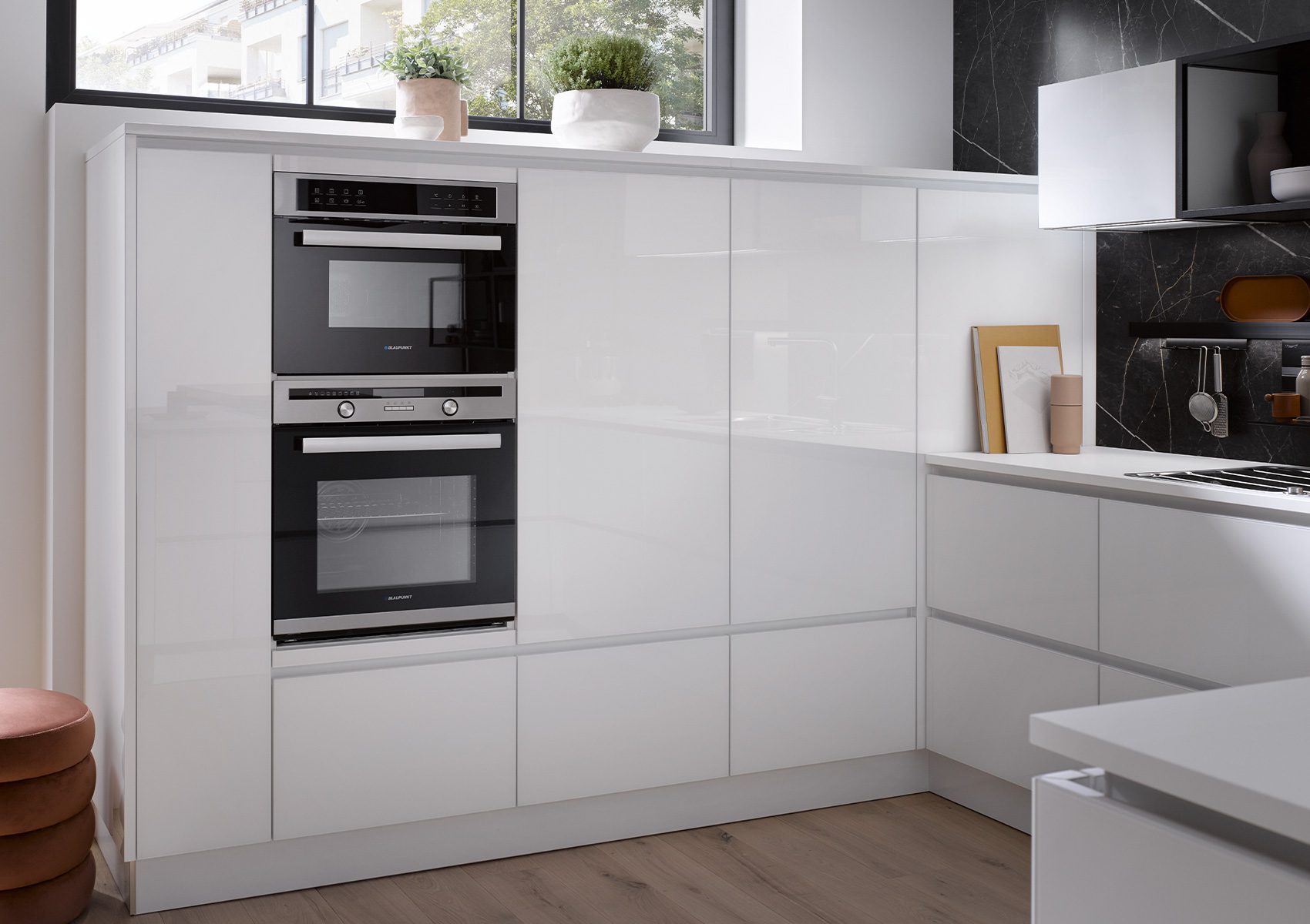 Cuisine-moderne-four-et-micro-ondes-encastrable-collection-concept-130-Kuchenart-MURANO-BRILLANT-GL-blanc-cristal