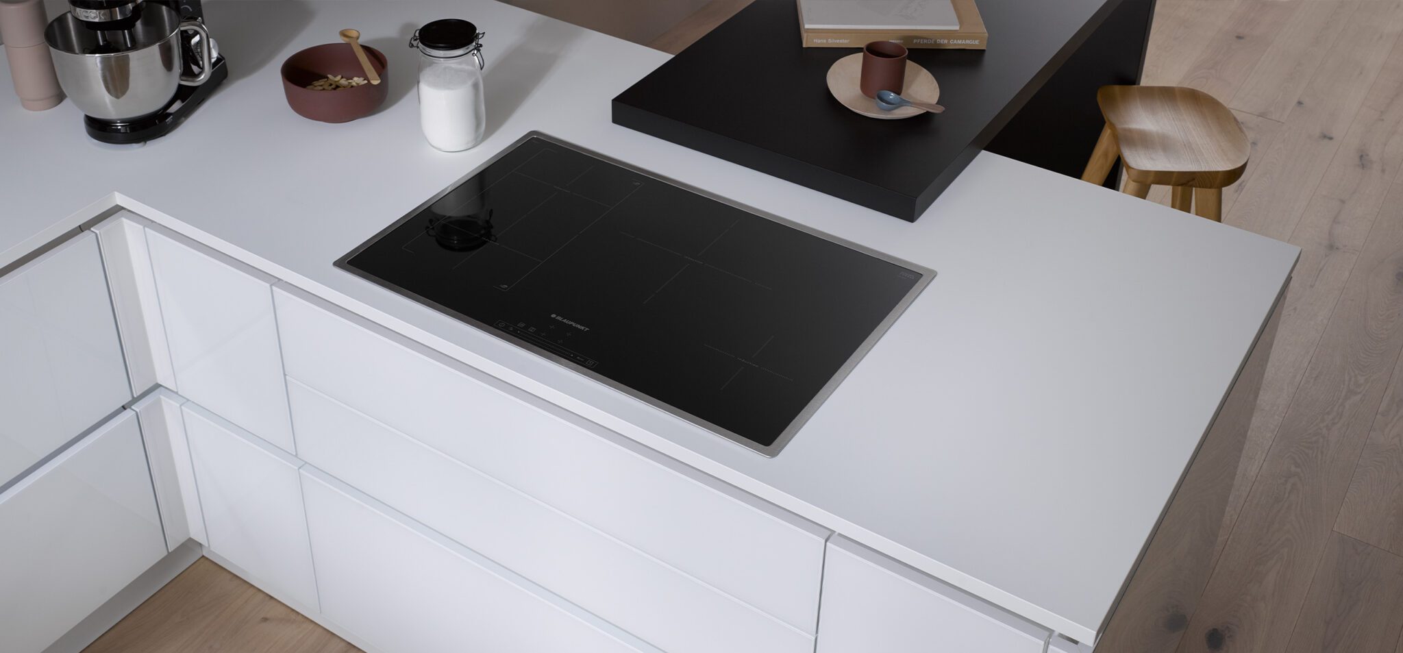 Cuisine-moderne-sans-poignée-collection-concept-130-Kuchenart-MURANO-BRILLANT-GL-blanc-cristal