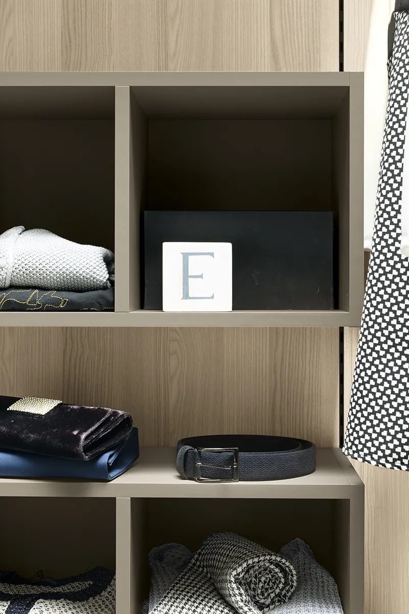 Dressing-ouvert-à-vue-linéaire-collection-adok-cuisine-privee-cabine-armadio