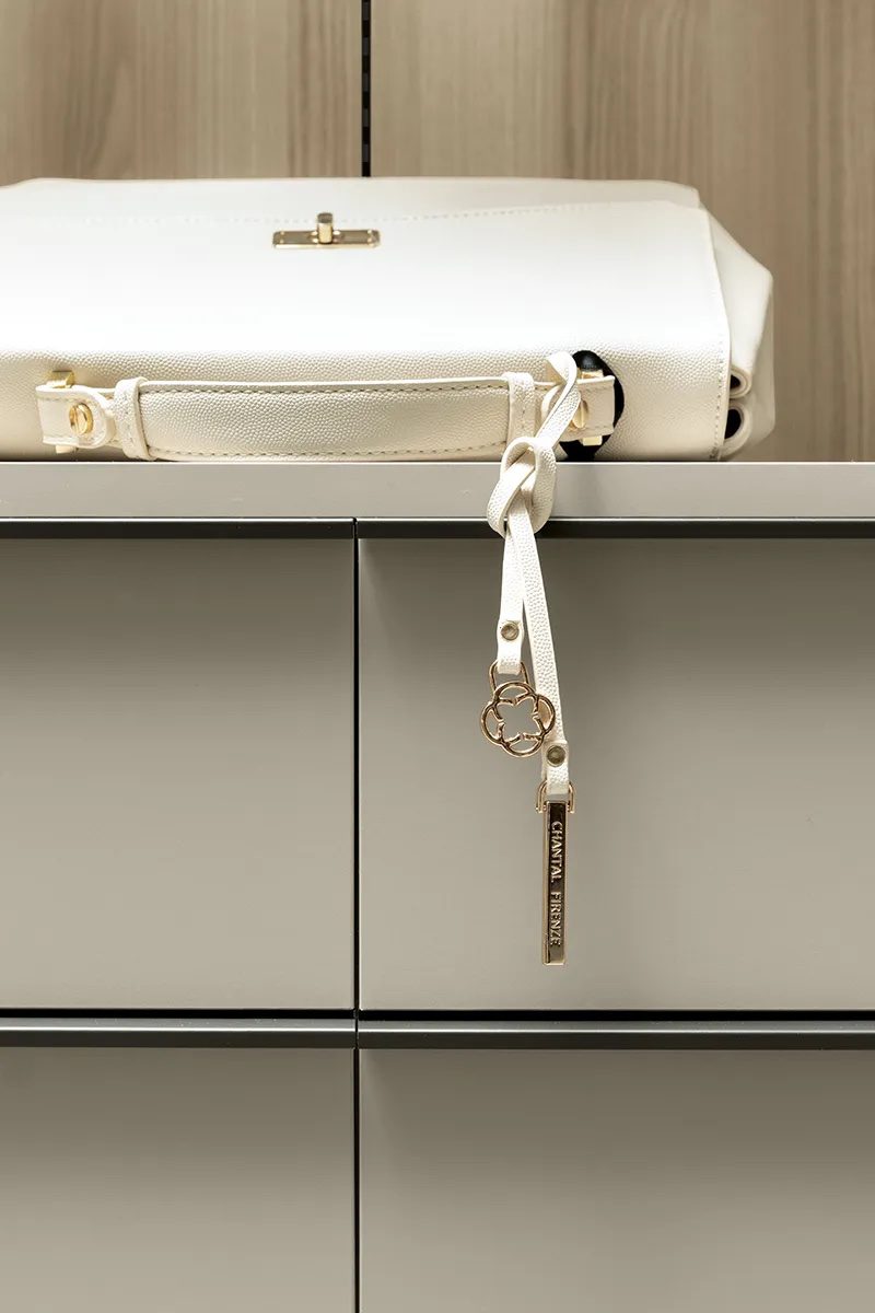 Dressing-ouvert-vue-linéaire-collection-adok-cuisine-privee-cabine-armadio