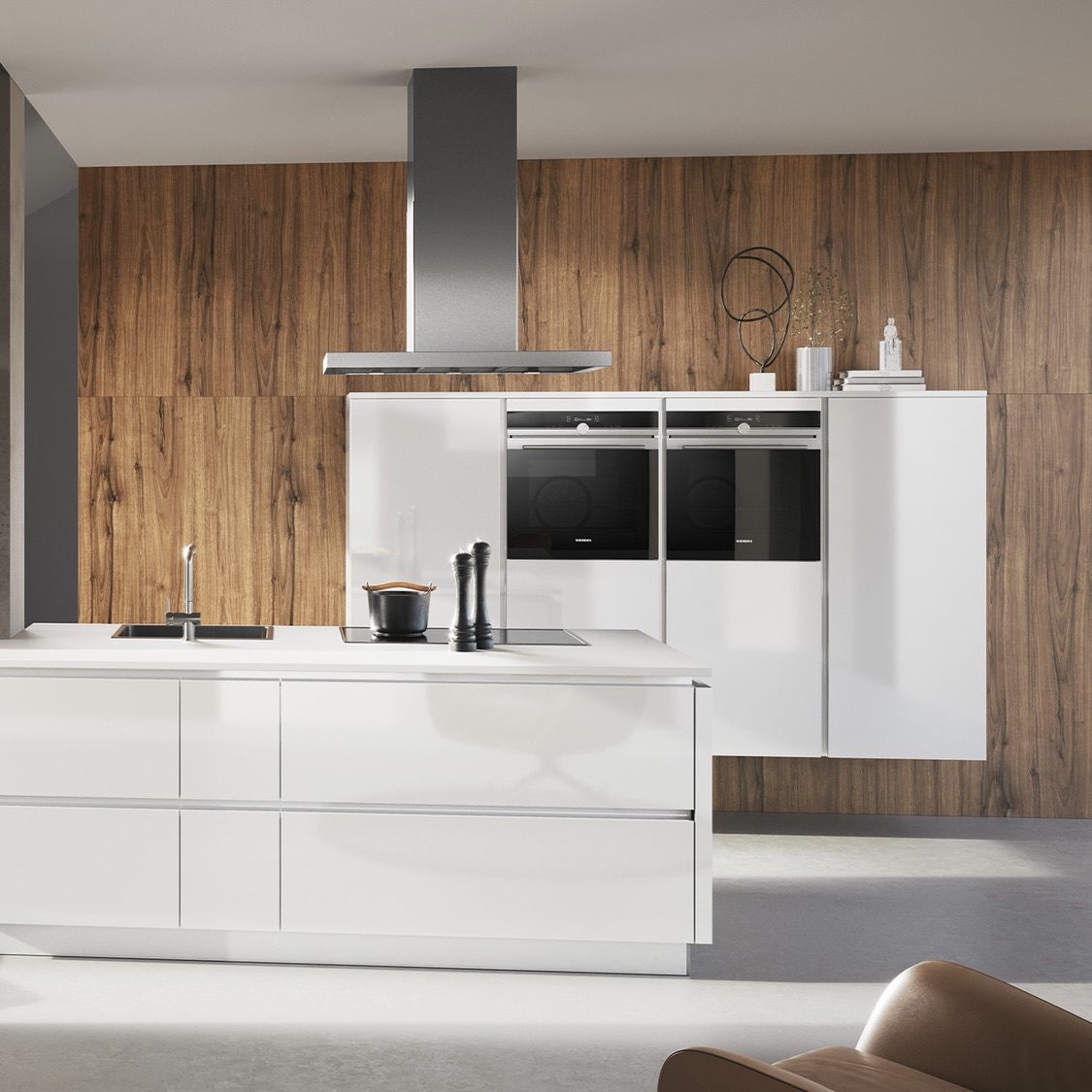 Îlot-Cuisine-Blanc-Cristal-Hotte-Suspendue-Armoires-Mi-Hautes-BALI-Noyer