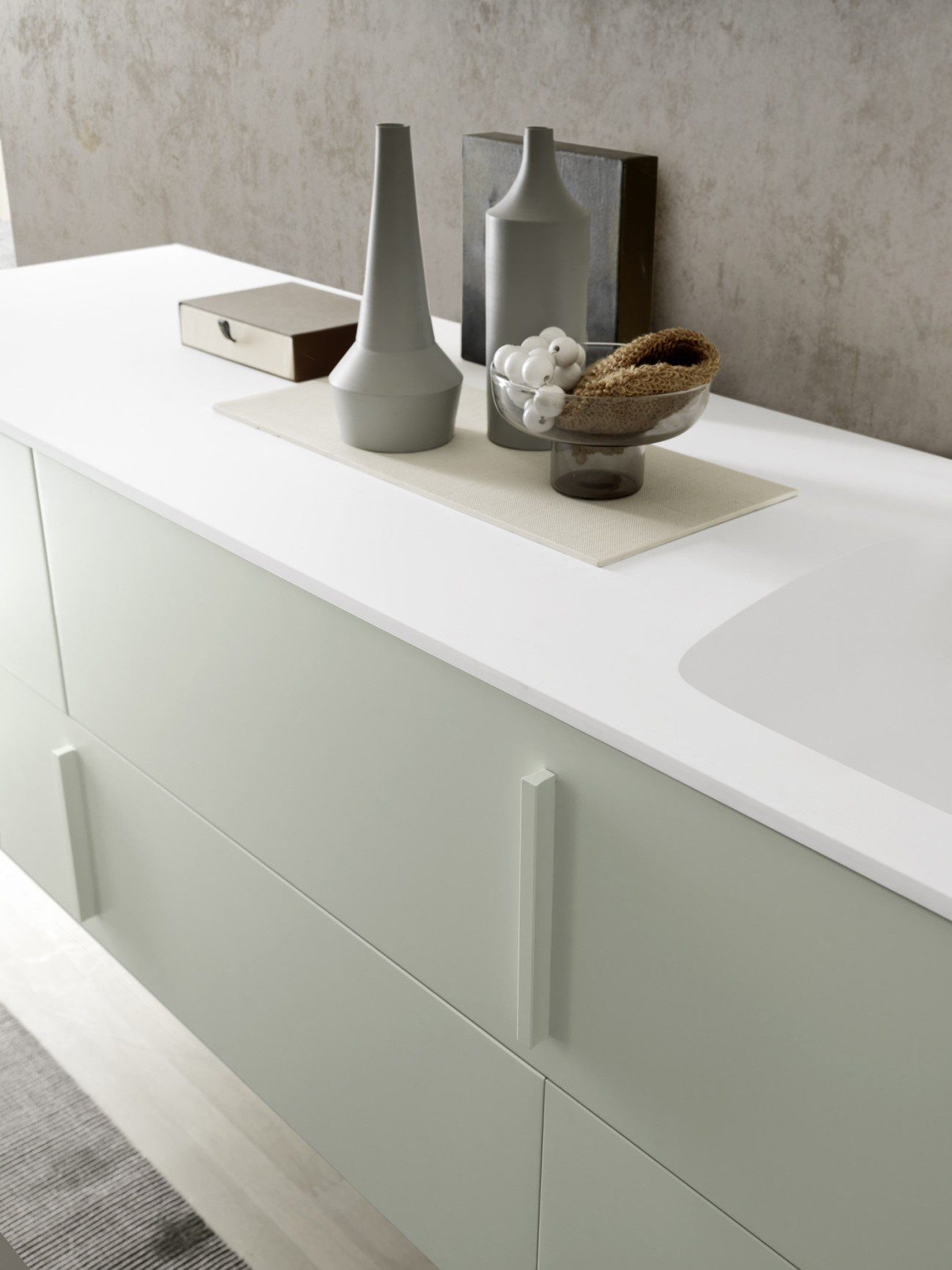 Salle-de-Bain-Moderne-italienne-en-Ocritech-blanc-façades-menthe-avec-Vasque-Intégrée-collection-M-system-c-014