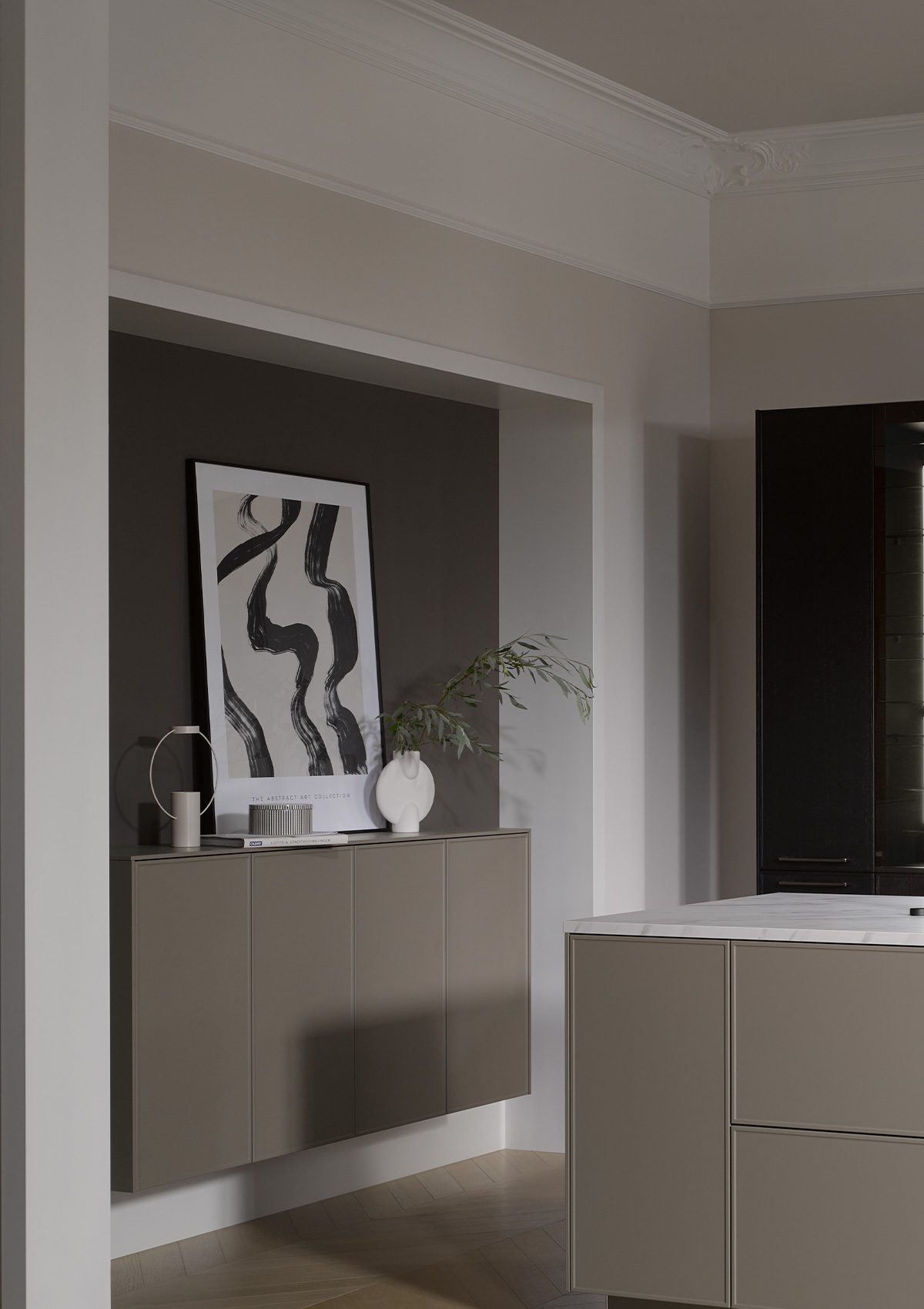 Cuisine_contemporaine_avec_îlot_façades_bois_véritable