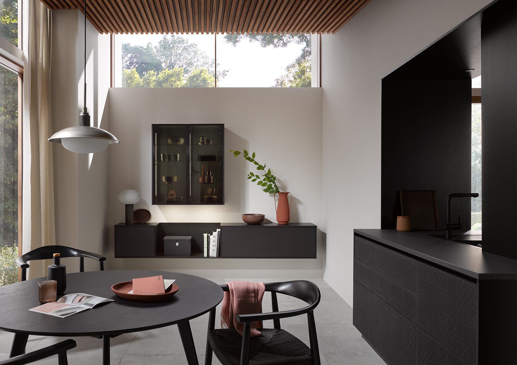 Cuisine_contemporaine_boiseries_naturelles_design_durable_élégant_KüchenArt