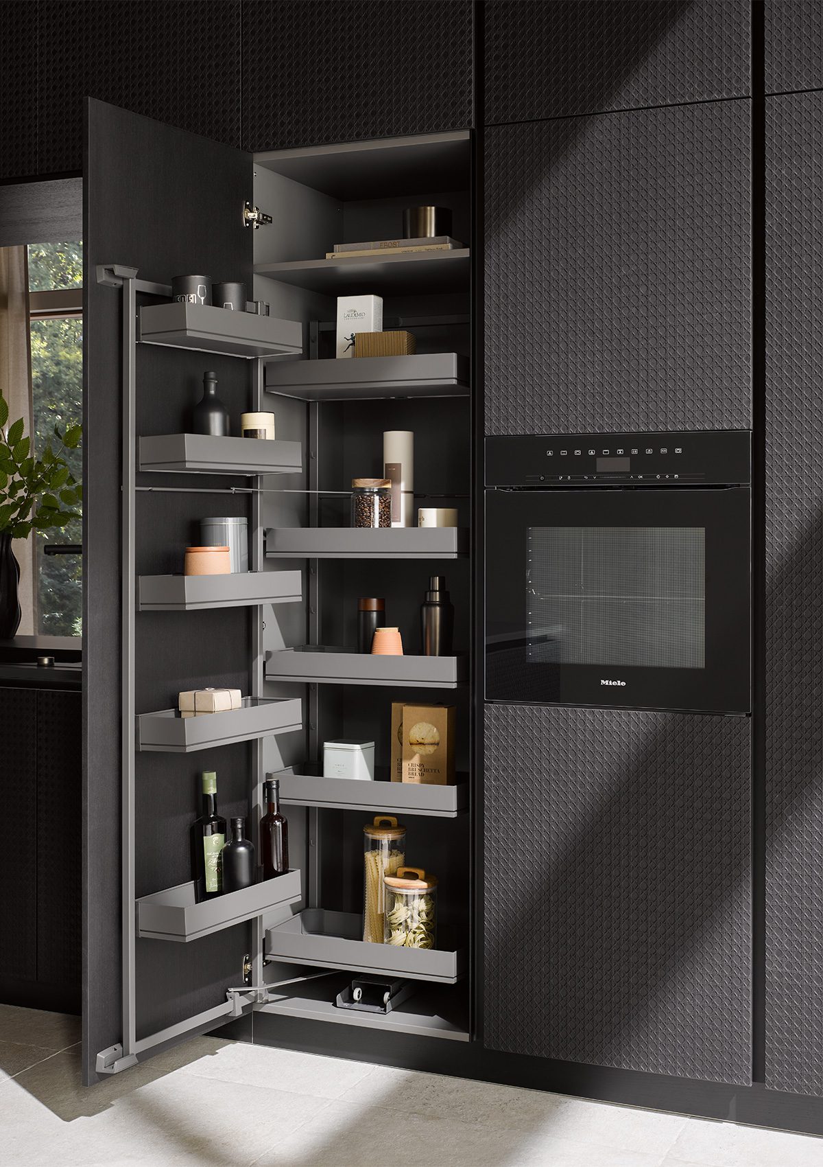Cuisine_contemporaine_design_sur_mesure_rangements_intelligents_KüchenArt