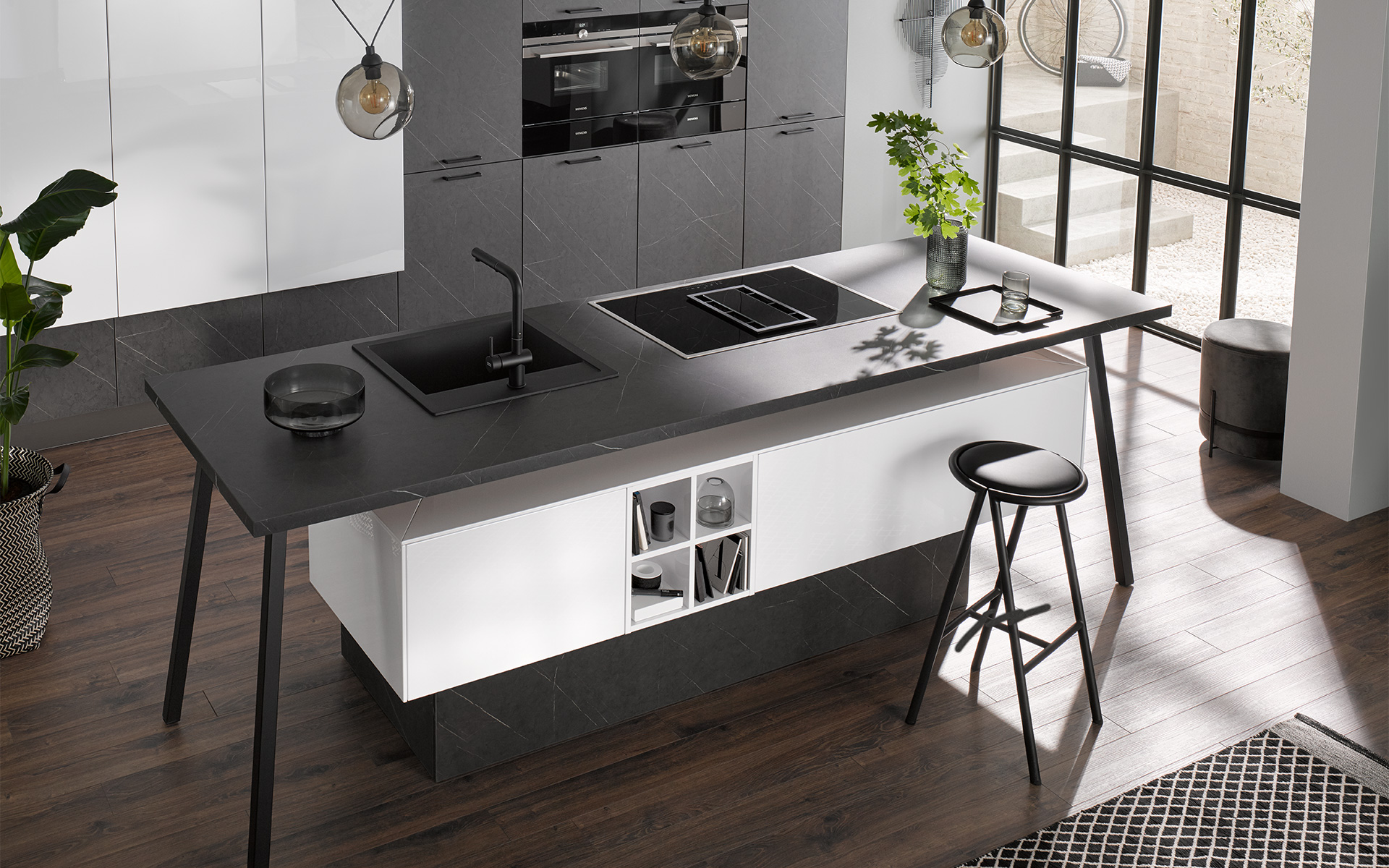 cuisine_luxueuse_marbre_noir_contraste_kuchen_art
