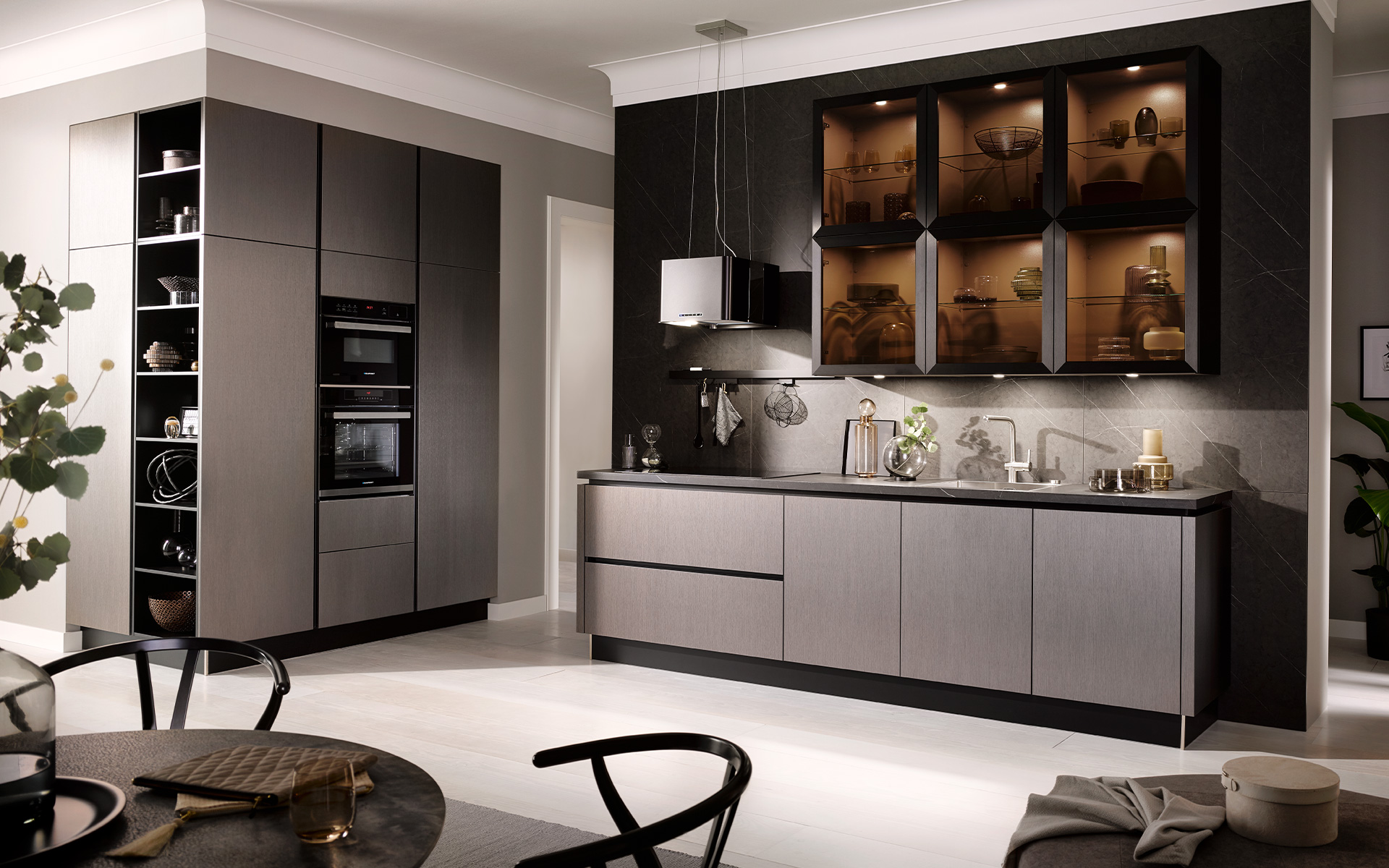 cuisine_moderne_elegante_metal_dark_brushed_kuchen_art