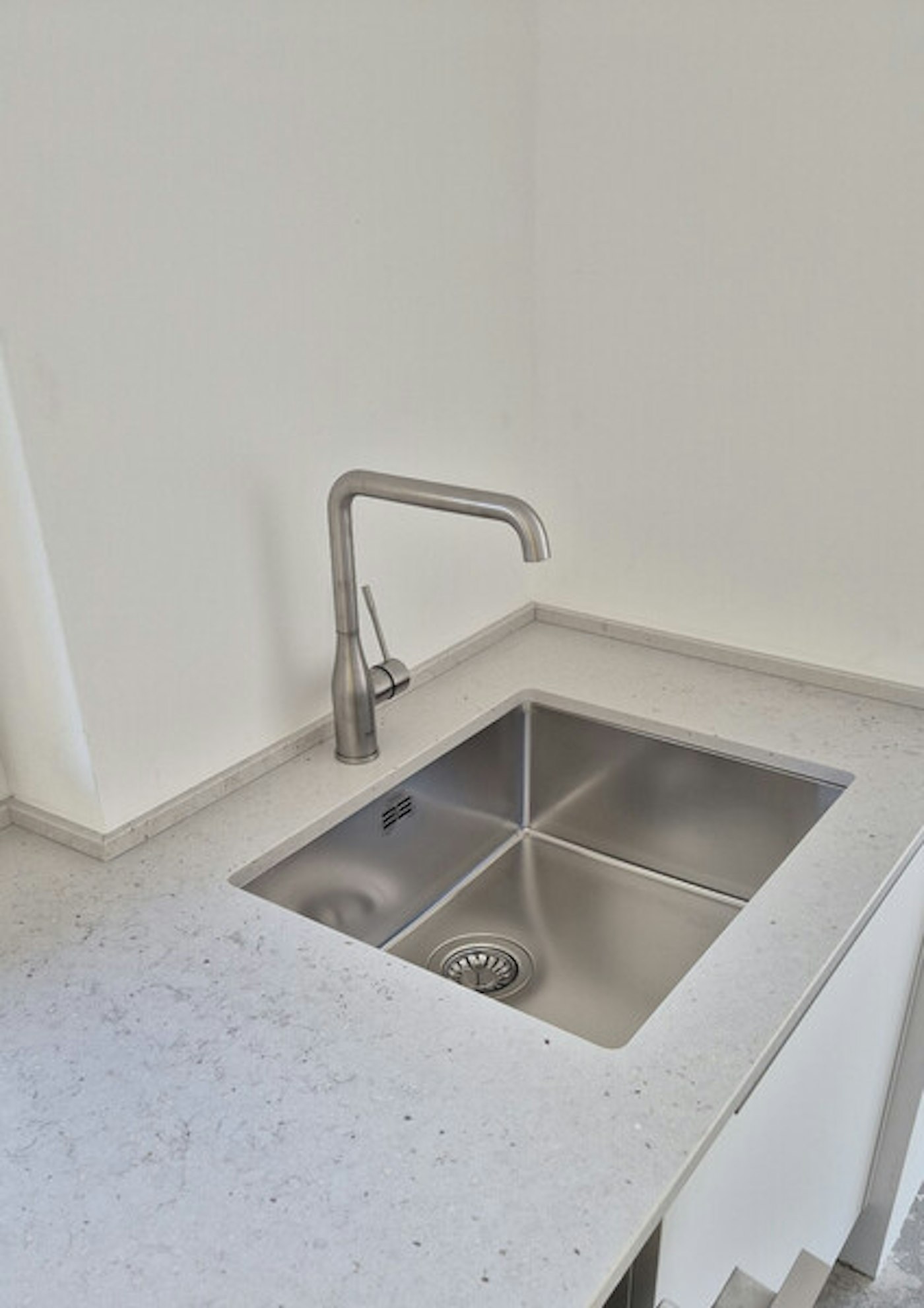 plan_de_travail_quartz_blanc_luxe_cuisine_moderne_kuchen_art
